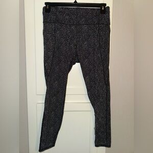 ATHLETA BLACK/WHITE PATTERNED LEGGINGS